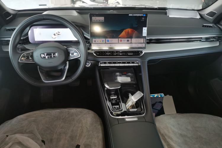 Used Geely Auto Preface 2026 Model Oriental Yao 1.5TD Kunlun Edition Center Console