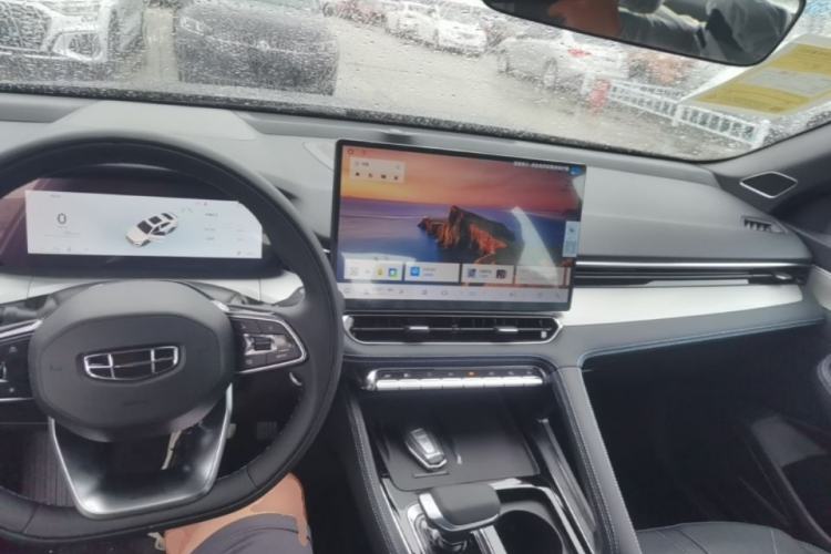 Used Geely Auto Preface 2026 Model Oriental Yao 1.5TD Kunlun Edition Center Console