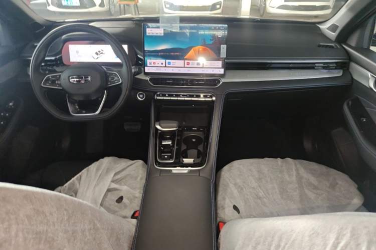 Used Geely Auto Preface 2026 Model Oriental Yao 1.5TD Fuyao Edition Center Console