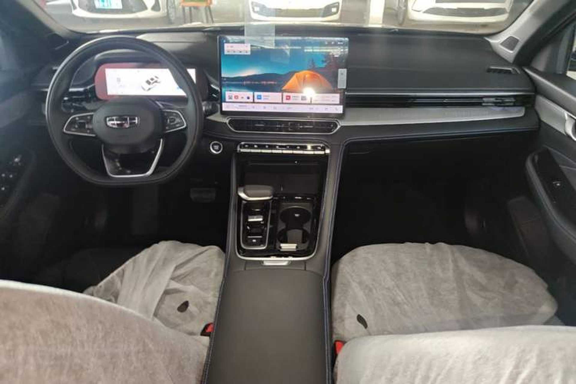 Used Geely Auto Preface 2026 Model Oriental Yao 1.5TD Fuyao Edition Center Console