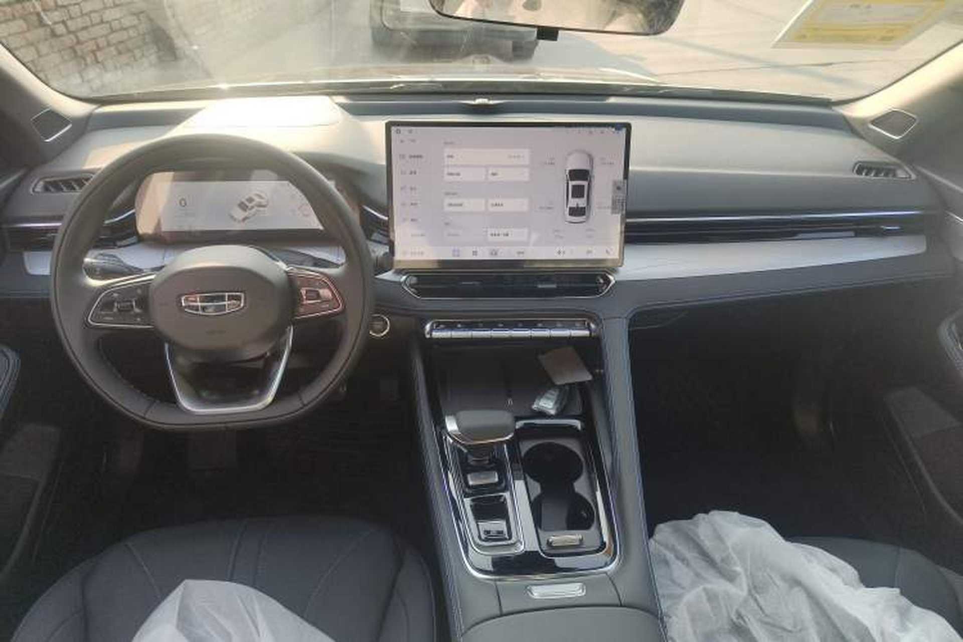 Used Geely Auto Preface 2026 Model Oriental Yao 1.5TD Kunlun Edition Center Console
