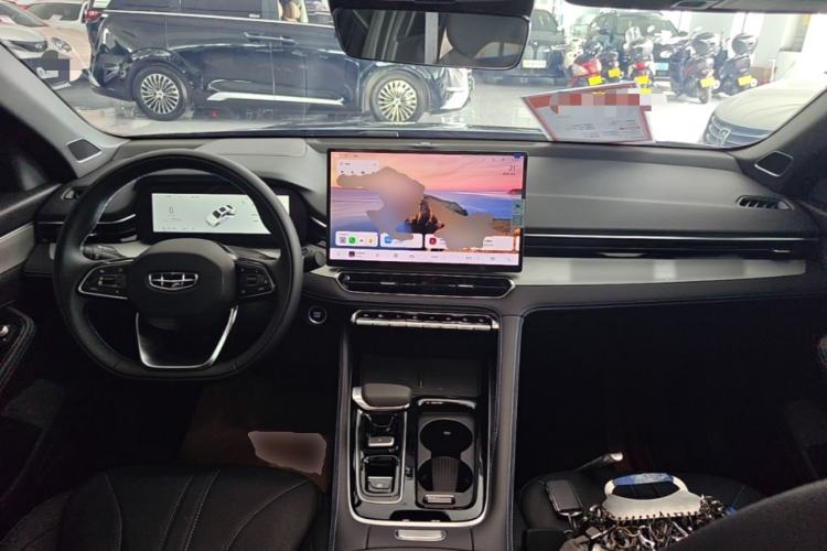 Used Geely Auto Preface 2026 Model Oriental Yao 1.5TD Fuyao Edition Center Console