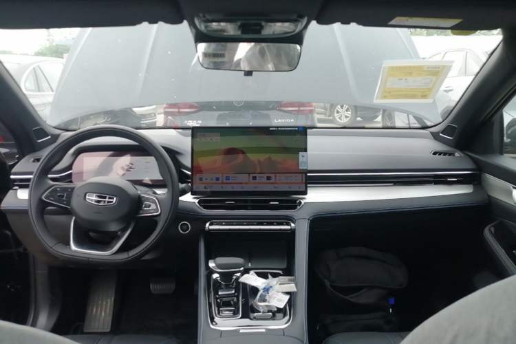 Used Geely Auto Preface 2026 Model Oriental Yao 1.5TD Kunlun Edition Center Console