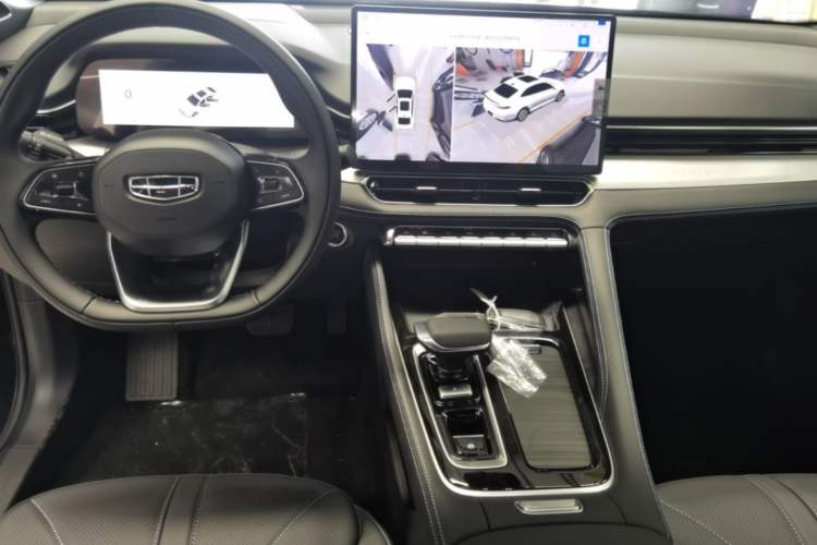 Used Geely Auto Preface 2026 Model Oriental Yao 1.5TD Fuyao Edition Center Console