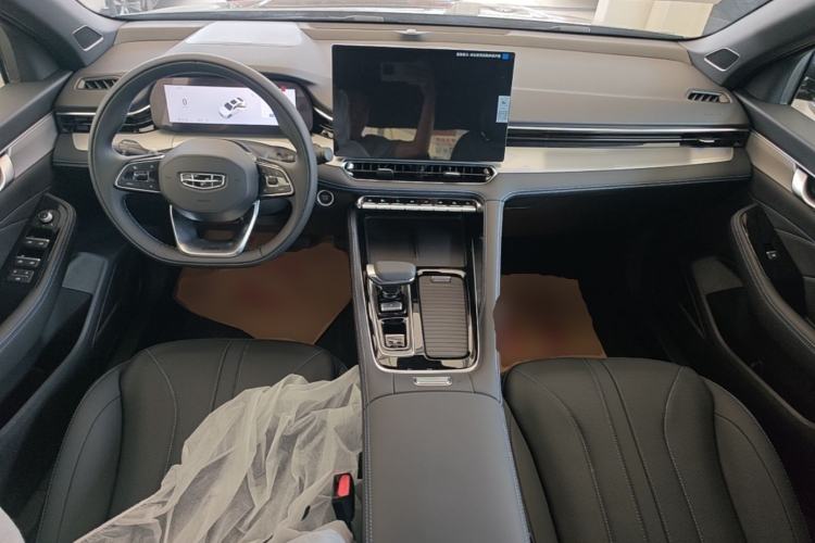 Used Geely Auto Preface 2026 Model Oriental Yao 1.5TD Fuyao Edition Center Console