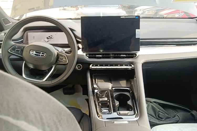 Used Geely Auto Preface 2026 Model Oriental Yao 1.5TD Kunlun Edition Center Console
