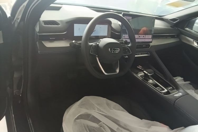 Used Geely Auto Preface 2026 Model Oriental Yao 1.5TD Fuyao Edition Center Console