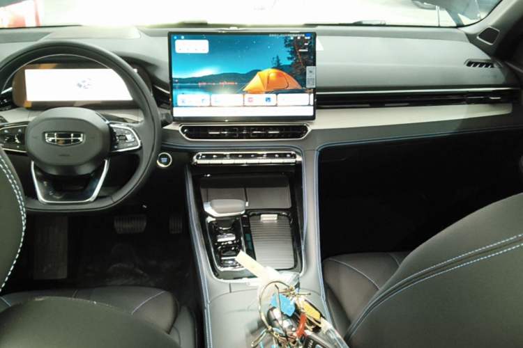 Used Geely Auto Preface 2026 Model Oriental Yao 1.5TD Kunlun Edition Center Console