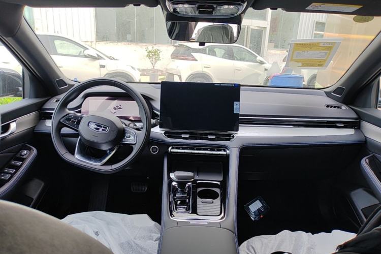 Used Geely Auto Preface 2026 Model Oriental Yao 1.5TD Kunlun Edition Center Console