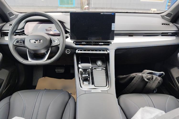 Used Geely Auto Preface 2026 Model Oriental Yao 1.5TD Fuyao Edition Center Console