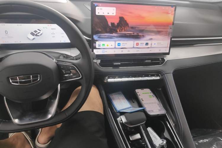 Used Geely Auto Preface 2026 Model Oriental Yao 1.5TD Fuyao Edition Center Console