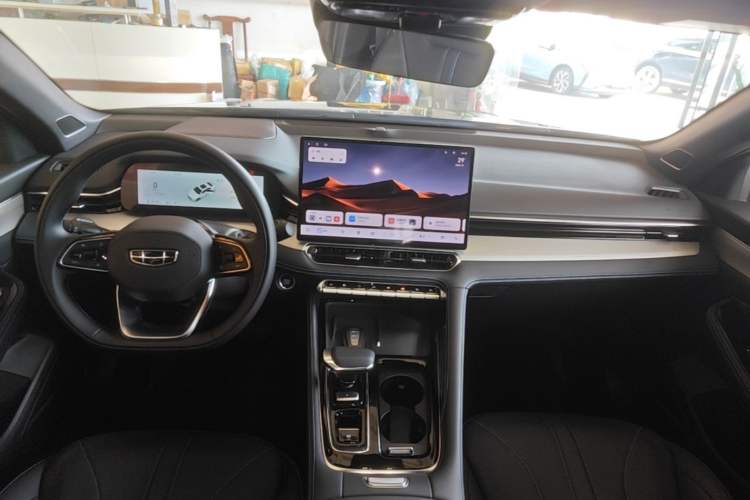 Used Geely Auto Preface 2026 Model Oriental Yao 1.5TD Kunlun Edition Center Console