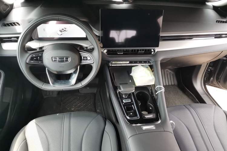 Used Geely Auto Preface 2026 Model Oriental Yao 1.5TD Kunlun Edition Center Console