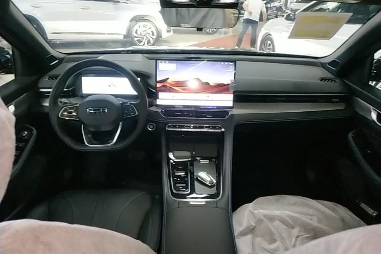 Used Geely Auto Preface 2026 Model Oriental Yao 1.5TD Kunlun Edition Center Console