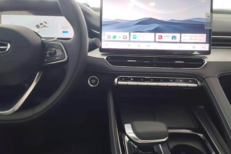 Used Geely Auto Preface 2026 Model Oriental Yao 1.5TD Fuyao Edition Center Console