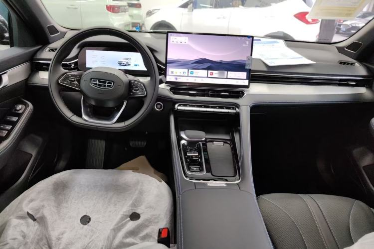 Used Geely Auto Preface 2026 Model Oriental Yao 1.5TD Fuyao Edition Center Console