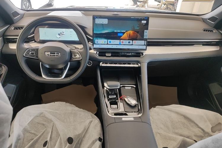 Used Geely Auto Preface 2026 Model Oriental Yao 1.5TD Fuyao Edition Center Console
