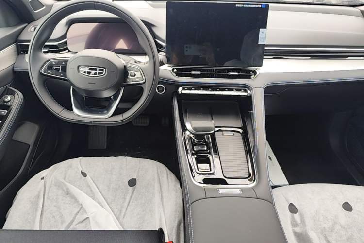 Used Geely Auto Preface 2026 Model Oriental Yao 1.5TD Kunlun Edition Center Console