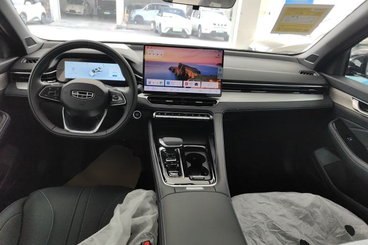 Used Geely Auto Preface 2026 Model Oriental Yao 1.5TD Fuyao Edition Center Console