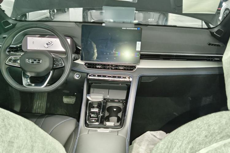 Used Geely Auto Preface 2026 Model Oriental Yao 1.5TD Kunlun Edition Center Console
