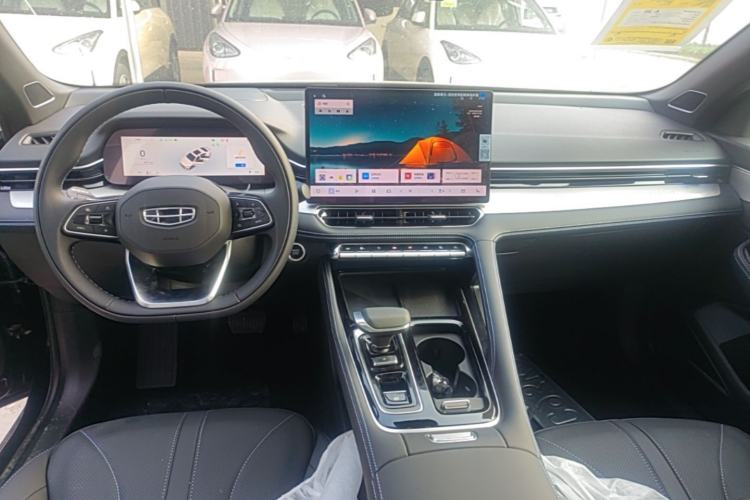 Used Geely Auto Preface 2026 Model Oriental Yao 1.5TD Fuyao Edition Center Console