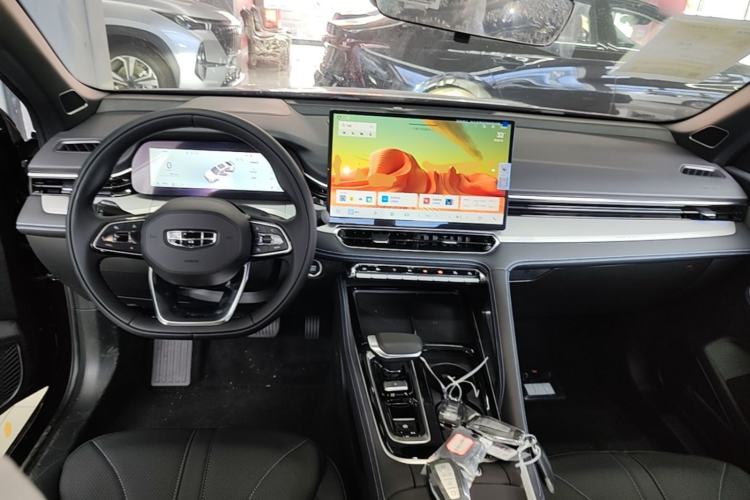 Used Geely Auto Preface 2026 Model Oriental Yao 1.5TD Fuyao Edition Center Console