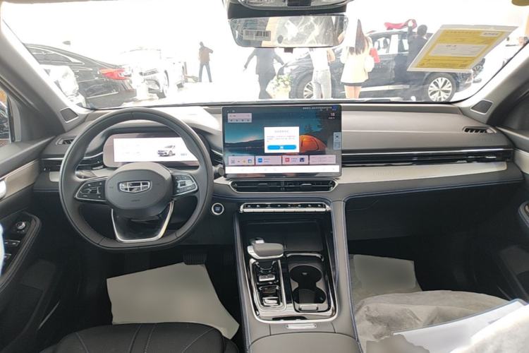 Used Geely Auto Preface 2026 Model Oriental Yao 1.5TD Fuyao Edition Center Console