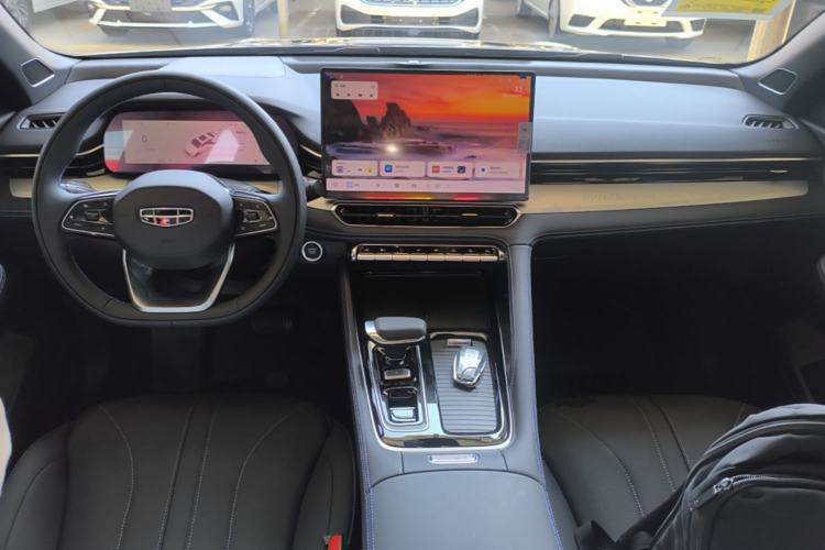Used Geely Auto Preface 2026 Model Oriental Yao 1.5TD Fuyao Edition Center Console