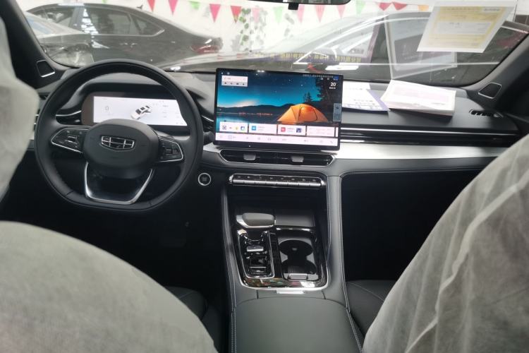 Used Geely Auto Preface 2026 Model Oriental Yao 1.5TD Kunlun Edition Center Console