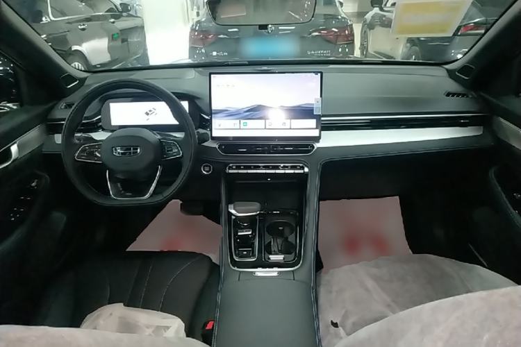 Used Geely Auto Preface 2026 Model Oriental Yao 1.5TD Fuyao Edition Center Console