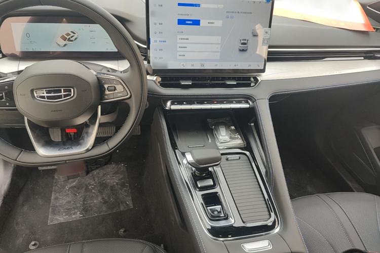Used Geely Auto Preface 2026 Model Oriental Yao 1.5TD Kunlun Edition Center Console