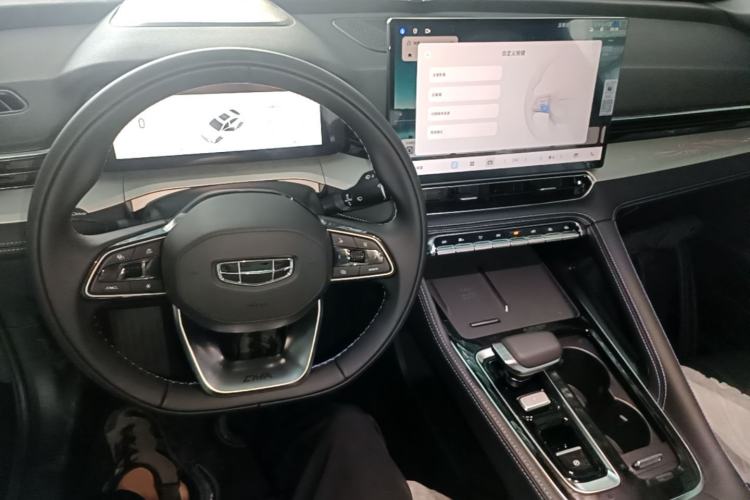 Used Geely Auto Preface 2026 Model Oriental Yao 1.5TD Kunlun Edition Center Console