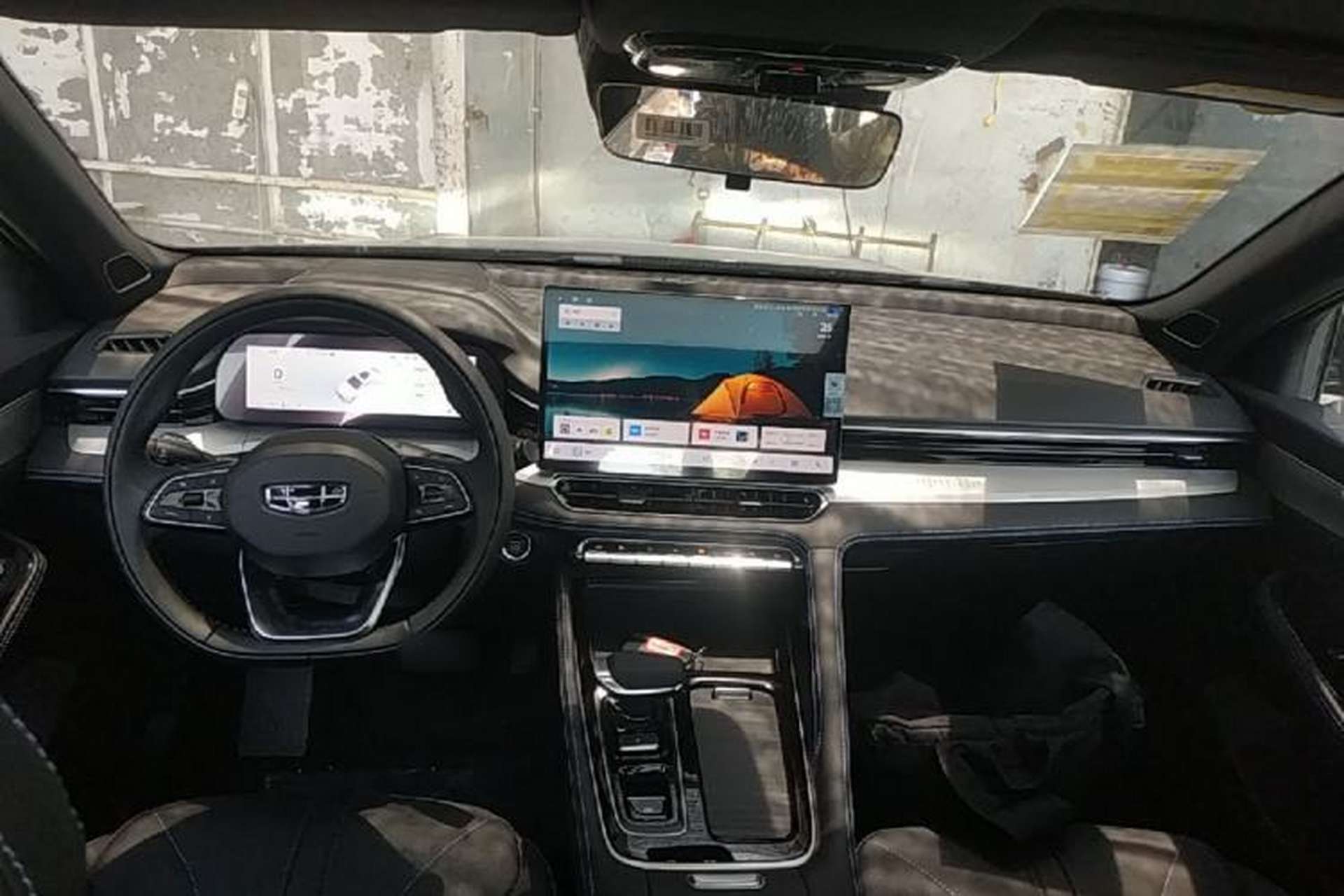 Used Geely Auto Preface 2026 Model Oriental Yao 1.5TD Fuyao Edition Center Console