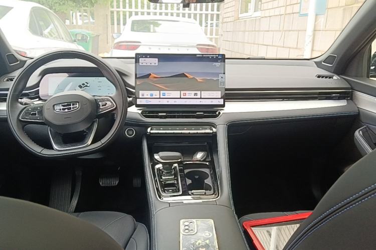 Used Geely Auto Preface 2026 Model Oriental Yao 1.5TD Fuyao Edition Center Console