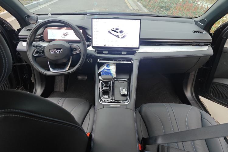 Used Geely Auto Preface 2026 Model Oriental Yao 1.5TD Fuyao Edition Center Console