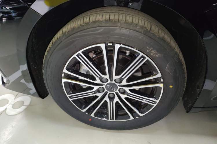 Used Geely Auto Preface 2026 Model Oriental Yao 1.5TD Fuyao Edition Exterior 4