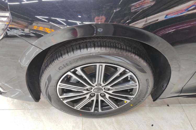 Used Geely Auto Preface 2026 Model Oriental Yao 1.5TD Fuyao Edition Exterior 4
