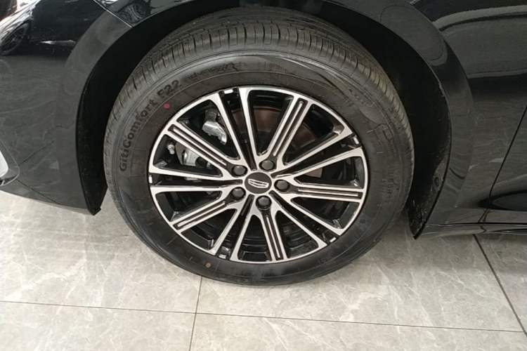 Used Geely Auto Preface 2026 Model Oriental Yao 1.5TD Fuyao Edition Exterior 4