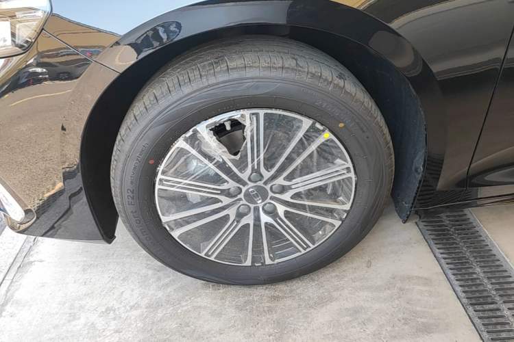 Used Geely Auto Preface 2026 Model Oriental Yao 1.5TD Fuyao Edition Exterior 4