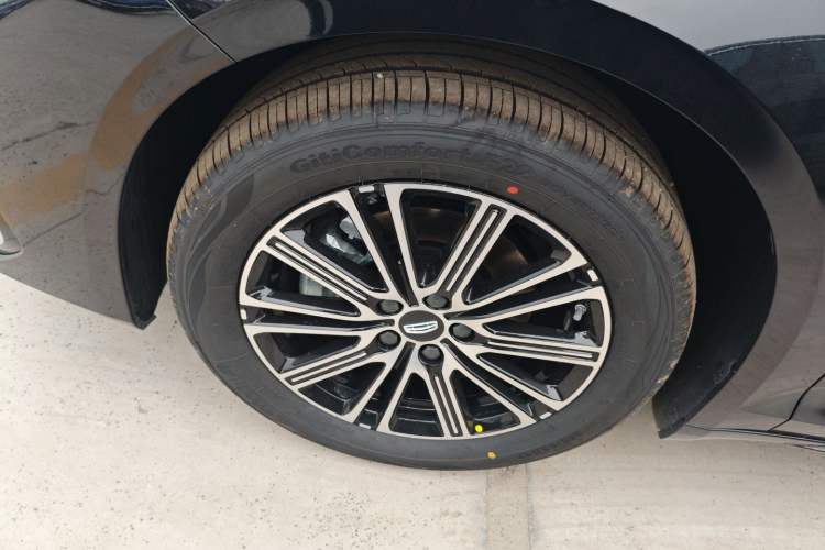 Used Geely Auto Preface 2026 Model Oriental Yao 1.5TD Fuyao Edition Exterior 4