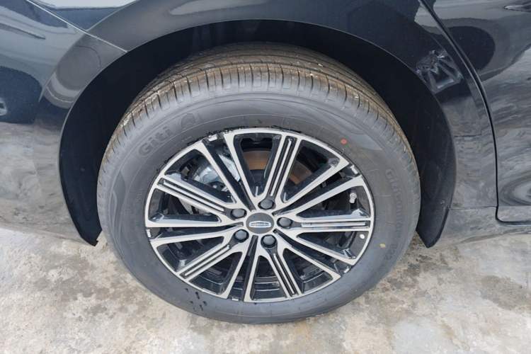 Used Geely Auto Preface 2026 Model Oriental Yao 1.5TD Fuyao Edition Exterior 5