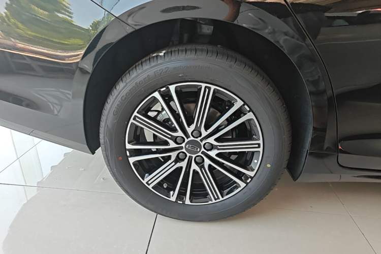 Used Geely Auto Preface 2026 Model Oriental Yao 1.5TD Fuyao Edition Exterior 5