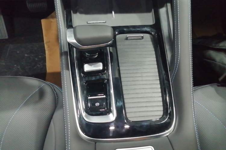 Used Geely Auto Preface 2026 Model Oriental Yao 1.5TD Kunlun Edition Gear Lever