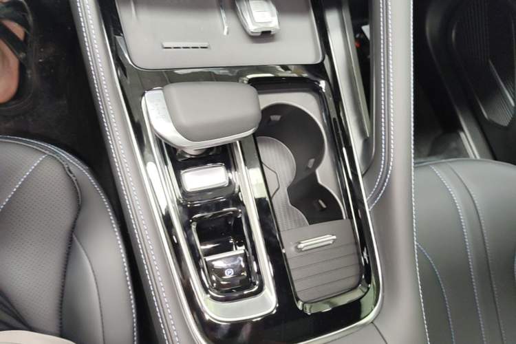 Used Geely Auto Preface 2026 Model Oriental Yao 1.5TD Kunlun Edition Gear Lever