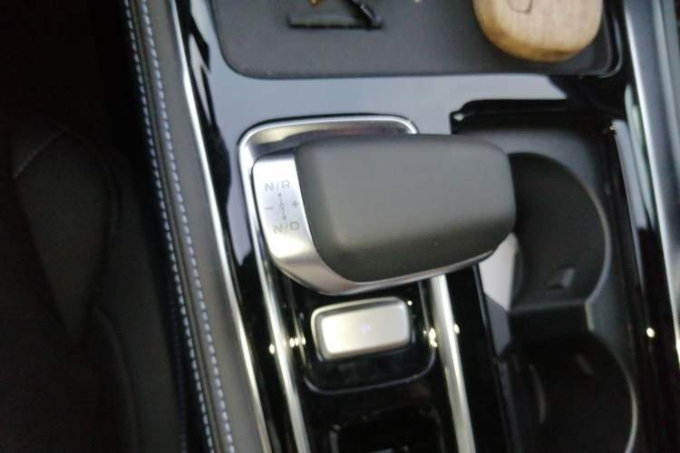 Used Geely Auto Preface 2026 Model Oriental Yao 1.5TD Kunlun Edition Gear Lever