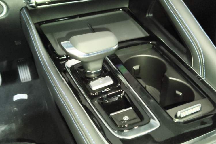 Used Geely Auto Preface 2026 Model Oriental Yao 1.5TD Kunlun Edition Gear Lever