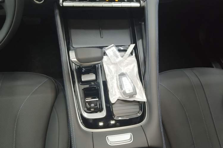 Used Geely Auto Preface 2026 Model Oriental Yao 1.5TD Fuyao Edition Gear Lever