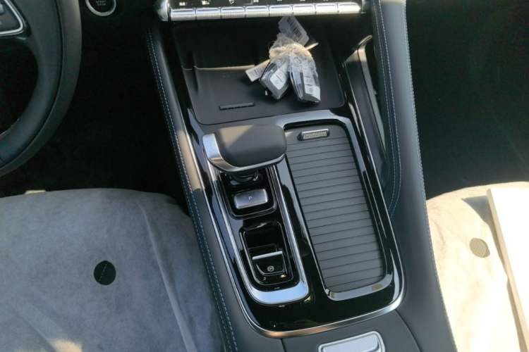 Used Geely Auto Preface 2026 Model Oriental Yao 1.5TD Kunlun Edition Gear Lever