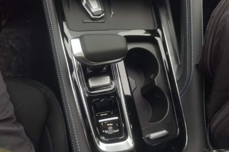 Used Geely Auto Preface 2026 Model Oriental Yao 1.5TD Kunlun Edition Gear Lever