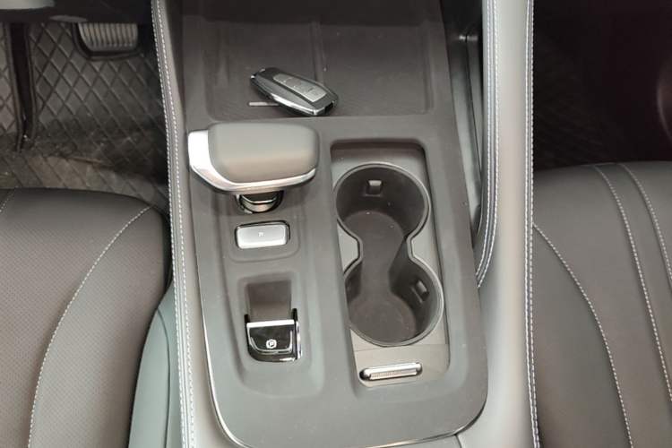 Used Geely Auto Preface 2026 Model Oriental Yao 1.5TD Kunlun Edition Gear Lever